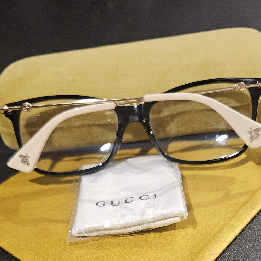 Gucci Women's Glasses with Black Frame and Cream Arms